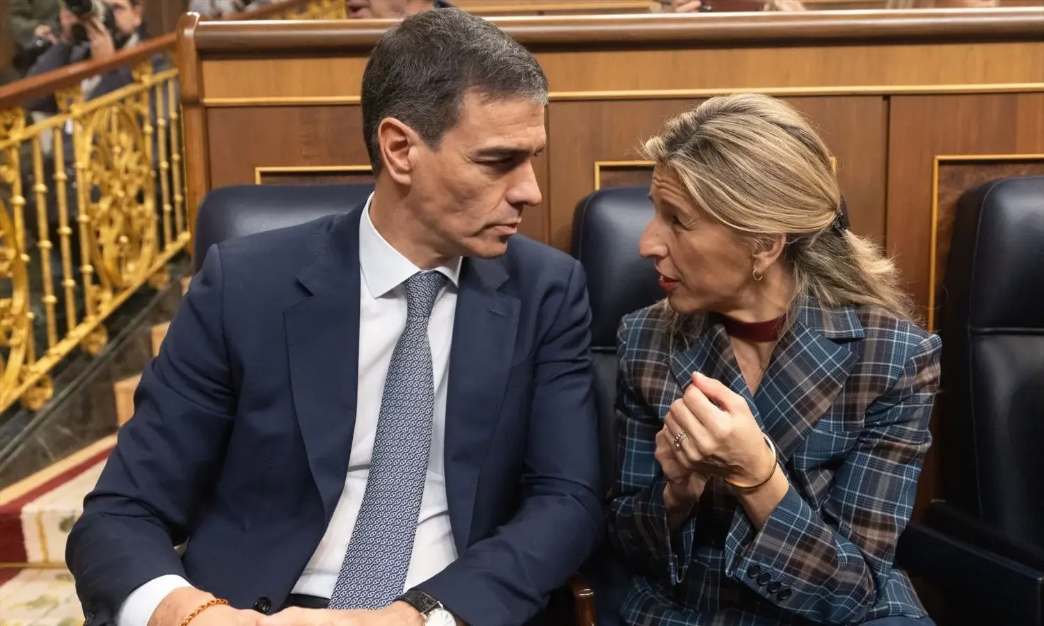 El presidente del Gobierno, Pedro Sánchez y la vicepresidenta segunda y ministra de Trabajo, Yolanda Díaz, durante una sesión de control, Congreso de los Diputados, a 12 de febrero de 2025, en Madrid (Fuente: Agencias). El presidente del Gobierno, Pedro Sánchez y la vicepresidenta segunda y ministra de Trabajo, Yolanda Díaz, durante una sesión de control, Congreso de los Diputados, a 12 de febrero de 2025, en Madrid (Fuente: Agencias).