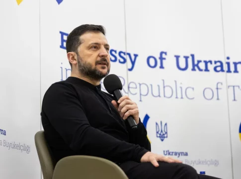 Zelenski, el presidente de Ucrania, resiste la embestida de Trump y Putin. Fuente: Agencias Zelenski, el presidente de Ucrania, resiste la embestida de Trump y Putin. Fuente: Agencias