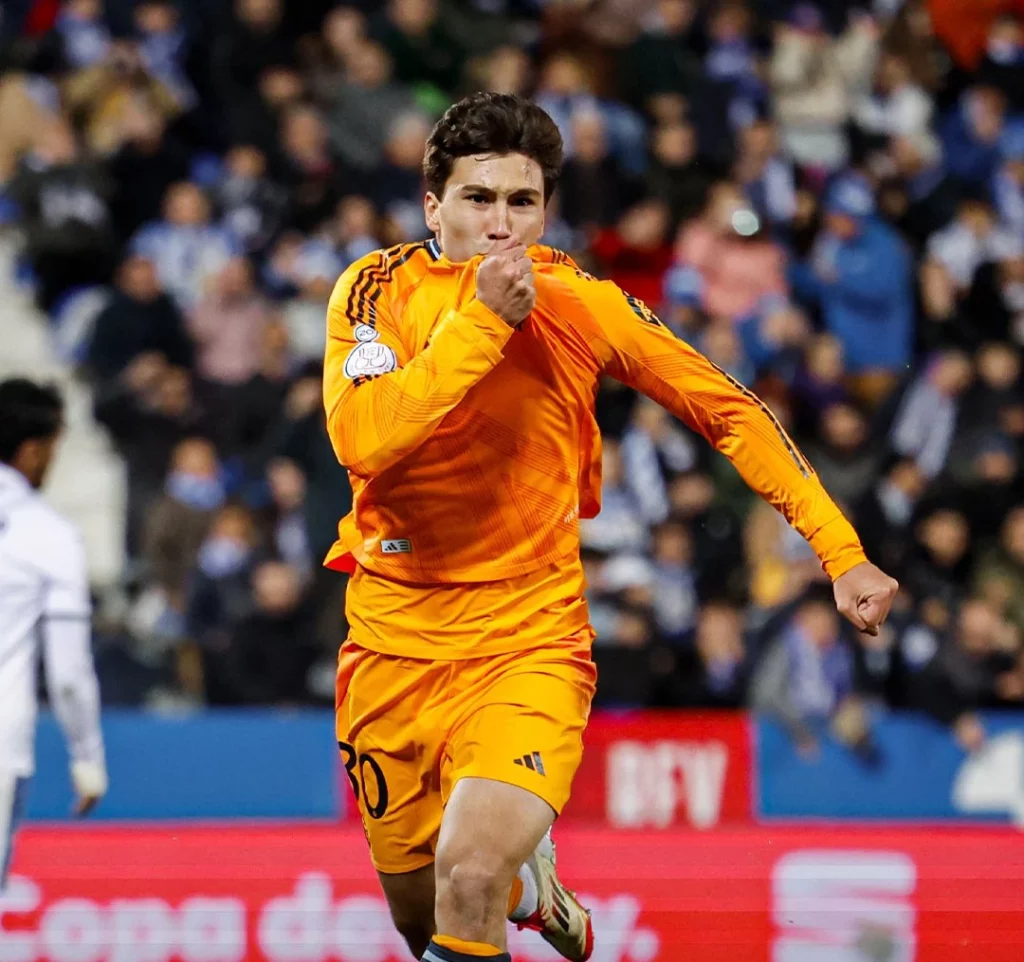 Gonzalo García elige entre Betis y Oviedo 1 Gonzalo García apunta a salir cedido en verano. Fuente: Agencias