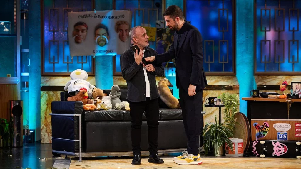 La mujer que ha dado calabazas a David Broncano en 'La Revuelta’ 111 Gutiérrez llega solo y David Broncano bromeó sobre esto en La Revuelta. Fuente: Imagen de RTVE.es