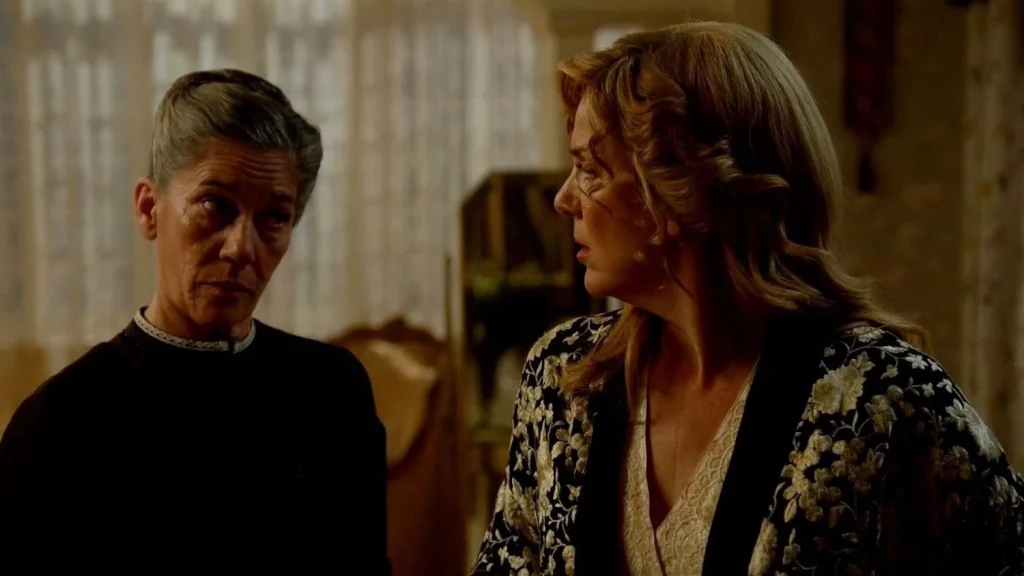 Hay algo más que inquieta a Jana mientras que Petra y Cruz se incomodan por Ramona. Fuente: Imagen de RTVE.es