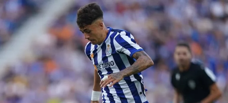 Iván Jaime se come a un fijo del Valencia CF