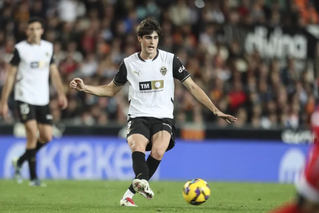 Javi Guerra no espera más al Valencia y podría salir en verano. Fuente: Agencias