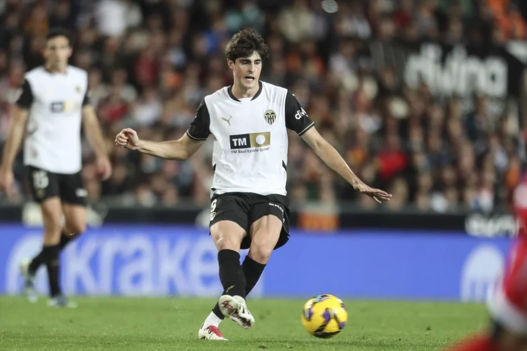 Javi Guerra no espera más al Valencia y podría salir en verano. Fuente: Agencias