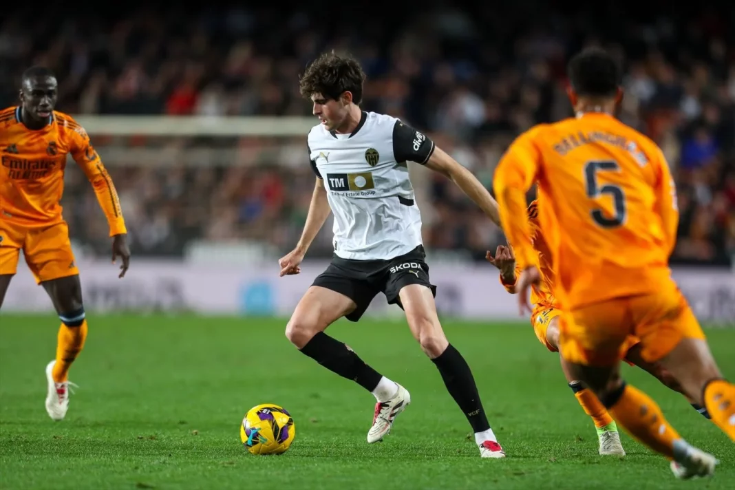 El AC Milán va con todo a por Javi Guerra. fuente: Agencias