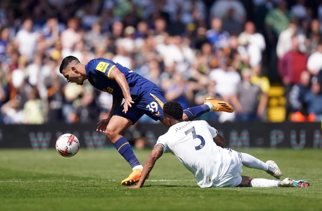 Junior Firpo, el elegido para el lateral izquierdo