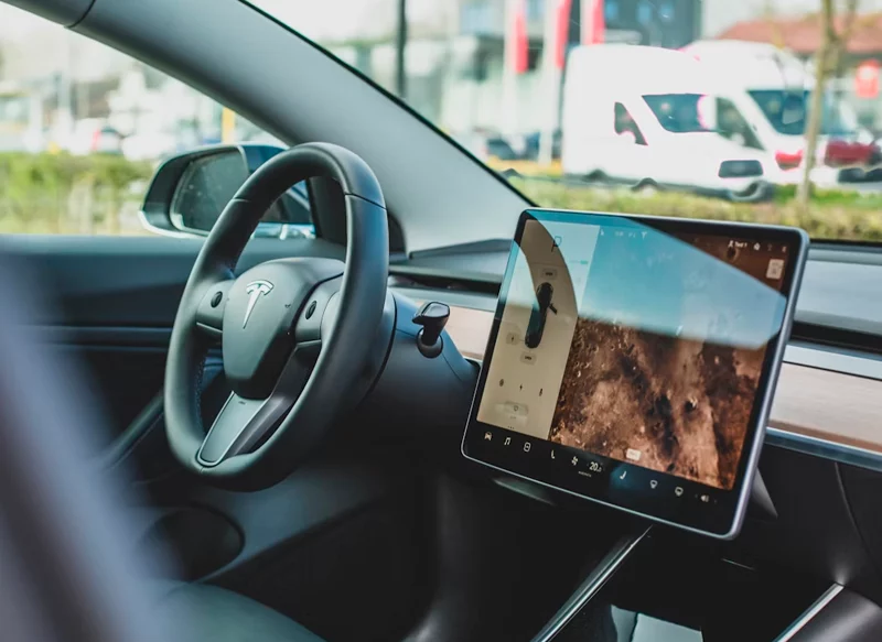 LA CONDUCCIÓN AUTÓNOMA DE ELON MUSK LLEGARÁ EN JUNIO