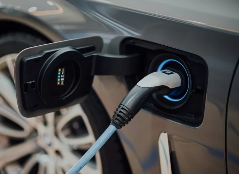Llega una nueva ITV periódica que asesta un duro golpe a los coches eléctricos