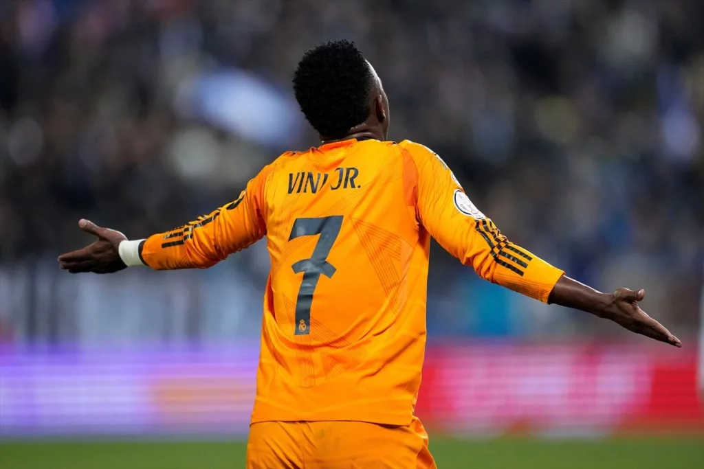 Vinicius utiliza a Arabia para desplumar al Real Madrid 120 La pancarta de la discordia