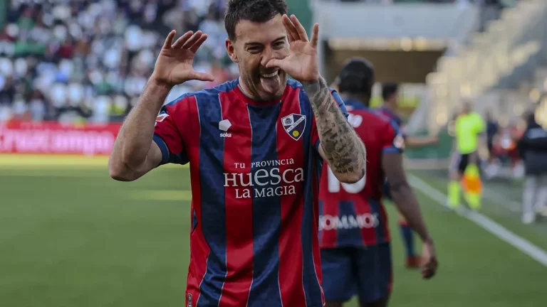 Sergi Enrich saca pecho en Huesca con mensajito al Real Zaragoza