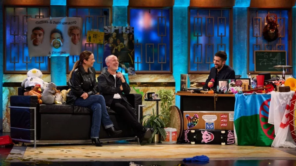 La mujer que ha dado calabazas a David Broncano en 'La Revuelta’ 113 Leonor Watling llegó 10 minutos antes de terminar el programa. Fuente: Imagen de RTVE.es