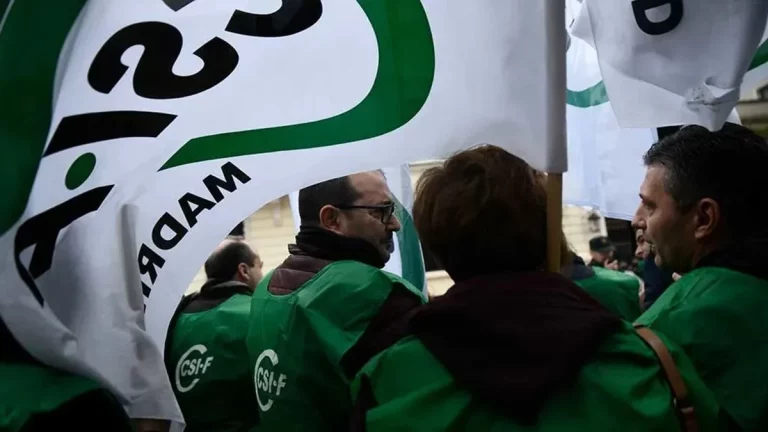 Los funcionarios aprietan al Gobierno tras el respaldo al permiso parental