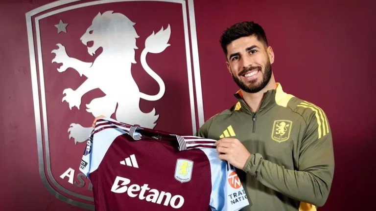 Marco Asensio recibe un palo nada más llegar al Aston Villa
