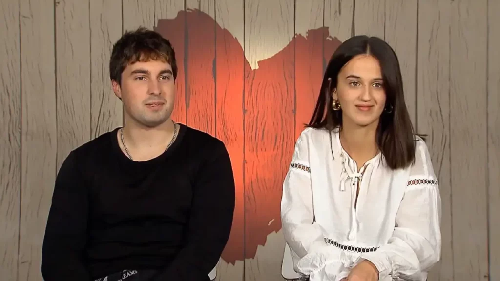 Insólito lo que ha ocurrido en 'First Dates' con la doble de Victoria Federica 102 Mónica y su debate entre el prototipo físico y las ideologías en First Dates. Fuente: Imagen de Mediaset