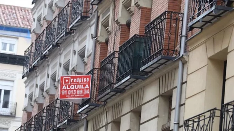 La carrera por comprar vivienda: «No hay opción porque no hay oferta»