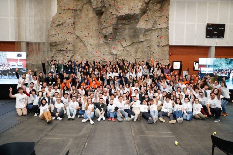 Las 100 mentes más brillantes de la UPV se exhiben en la jornada de captación de talento 'Quédate'