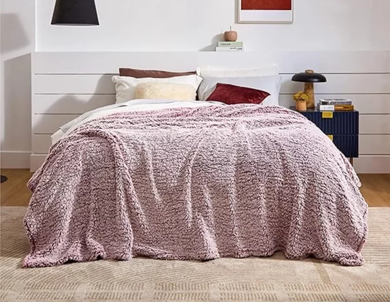 Pijamas, batas y más: mejores ofertas de Amazon en ropa para el hogar