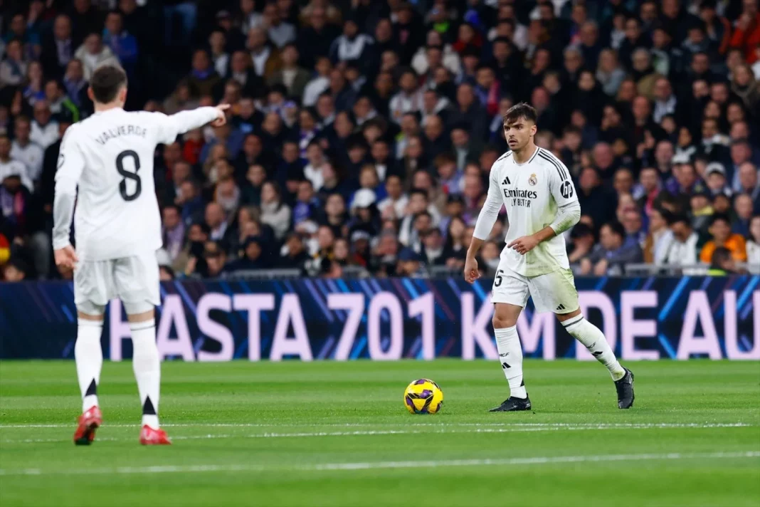 Marcelino insta al Villarreal CF a fichar a Raúl Asencio. Fuente: Agencias