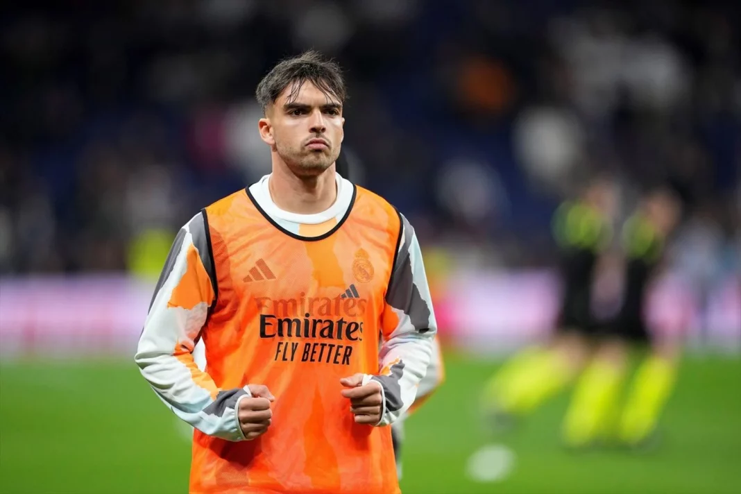 Raúl Asencio hace mérito para dejar el Real Madrid este verano. Fuente: Real Madrid