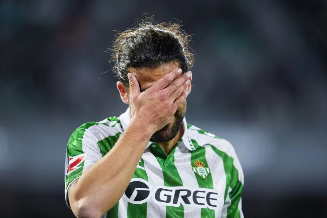 El Betis prepara una revolución para la banda izquierda. Fuente: Agencias