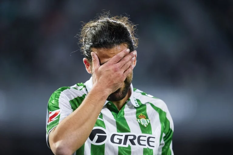 El Betis prepara una revolución para la banda izquierda