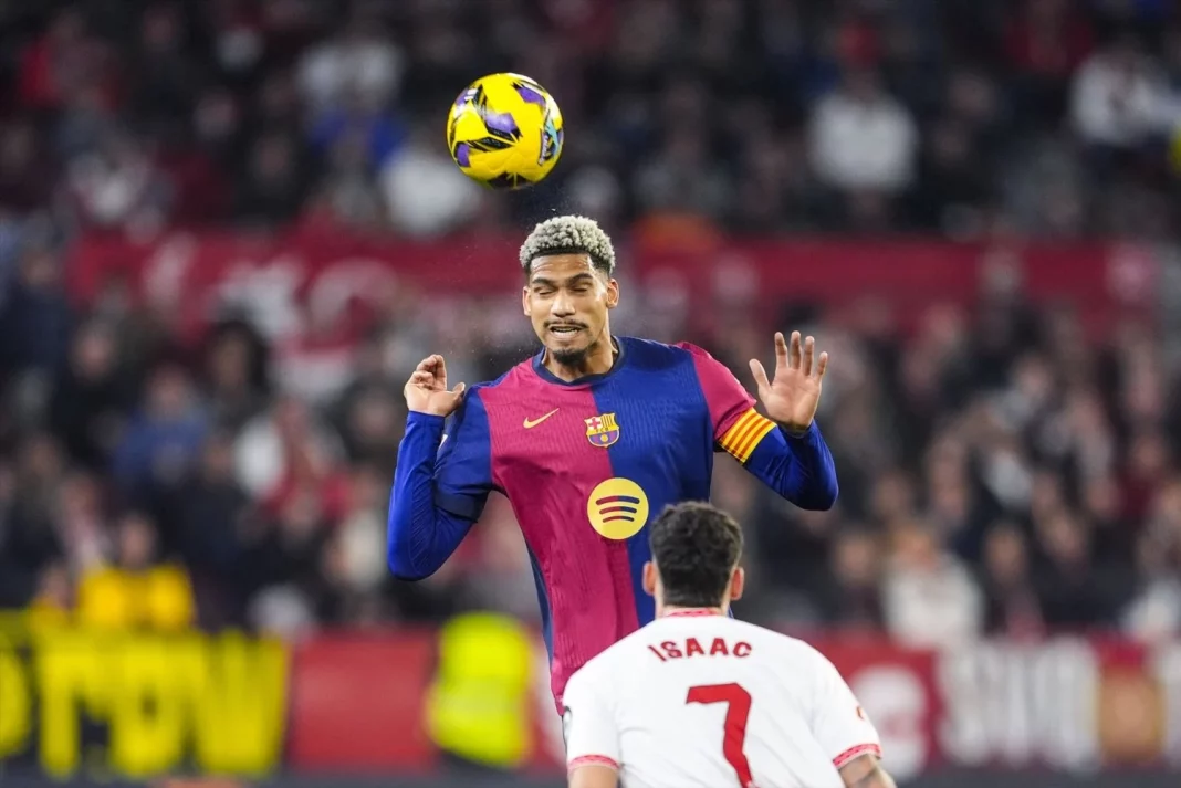 Ronald Araujo Hansi Flick Fuente: LaLiga