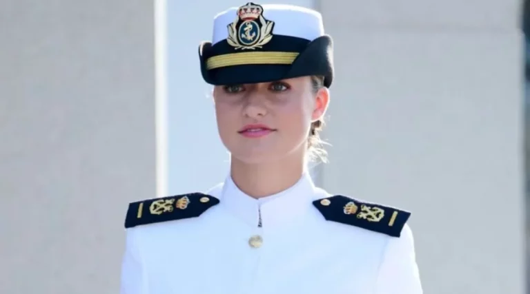 Salen a la luz fotos de Leonor de fiesta en Brasil: con escote y sin uniforme