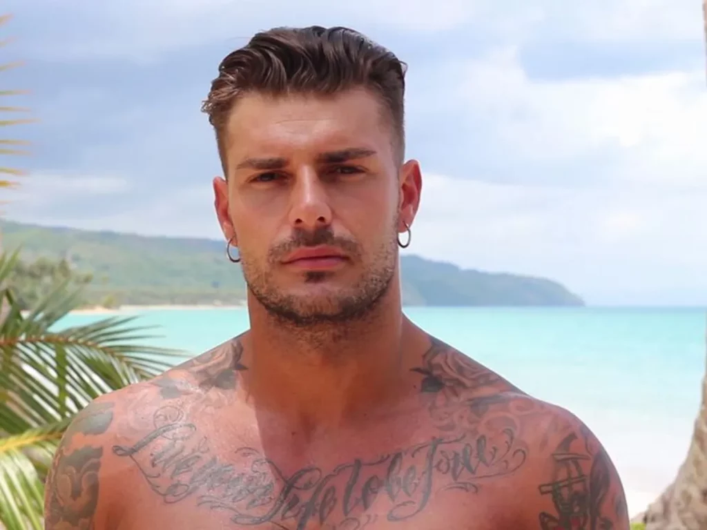 Severo castigo a Anita y Montoya en 'La isla de las tentaciones' 161 Simone regresa a LIDLT y pone en jaque a Sthefany y Tadeo. Fuente: Imagen de Telecinco