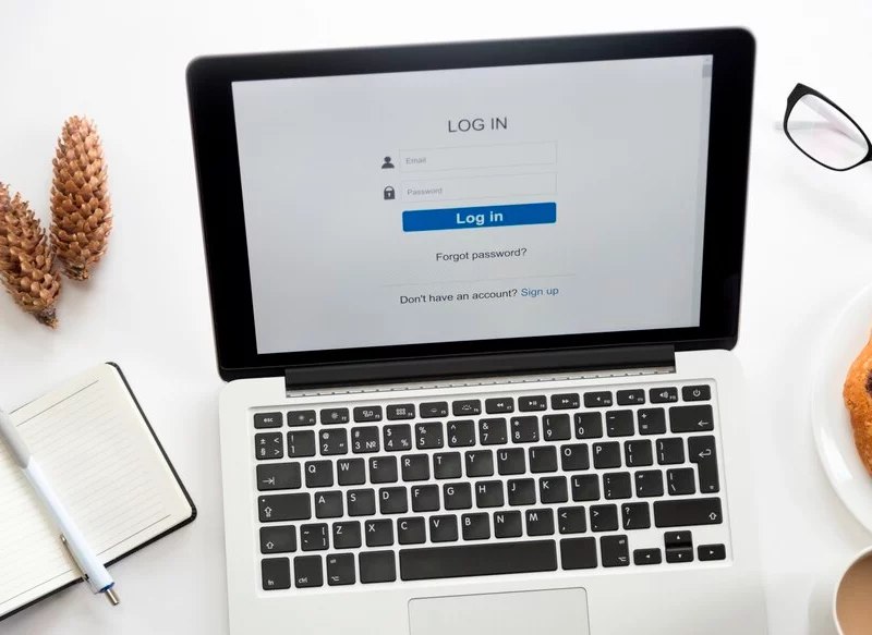 ¿Inicias sesión con Google o Facebook? Deberías dejar de hacerlo 118 TUS CUENTAS DE FACEBOOK Y GOOGLE, EN RIESGO