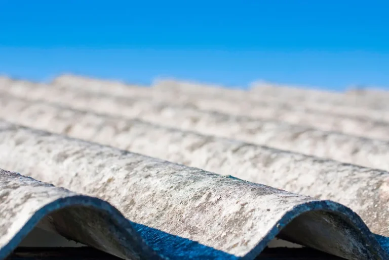 Legalidad de Instalar Tejas sobre Uralita: Guía y Consideraciones