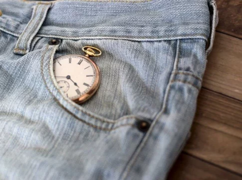 Un bolsillo para proteger relojes de bolsillo Un bolsillo para proteger relojes de bolsillo