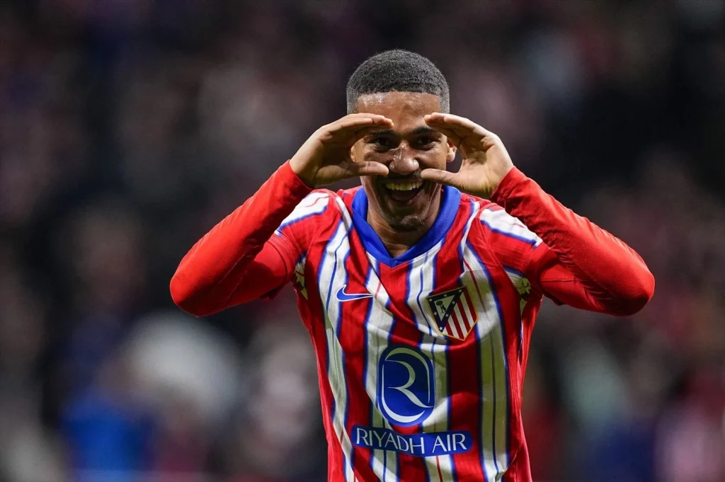 Carlos Corberán pilota el primer gran fichaje del Valencia CF 2026 1 Samuel Lino