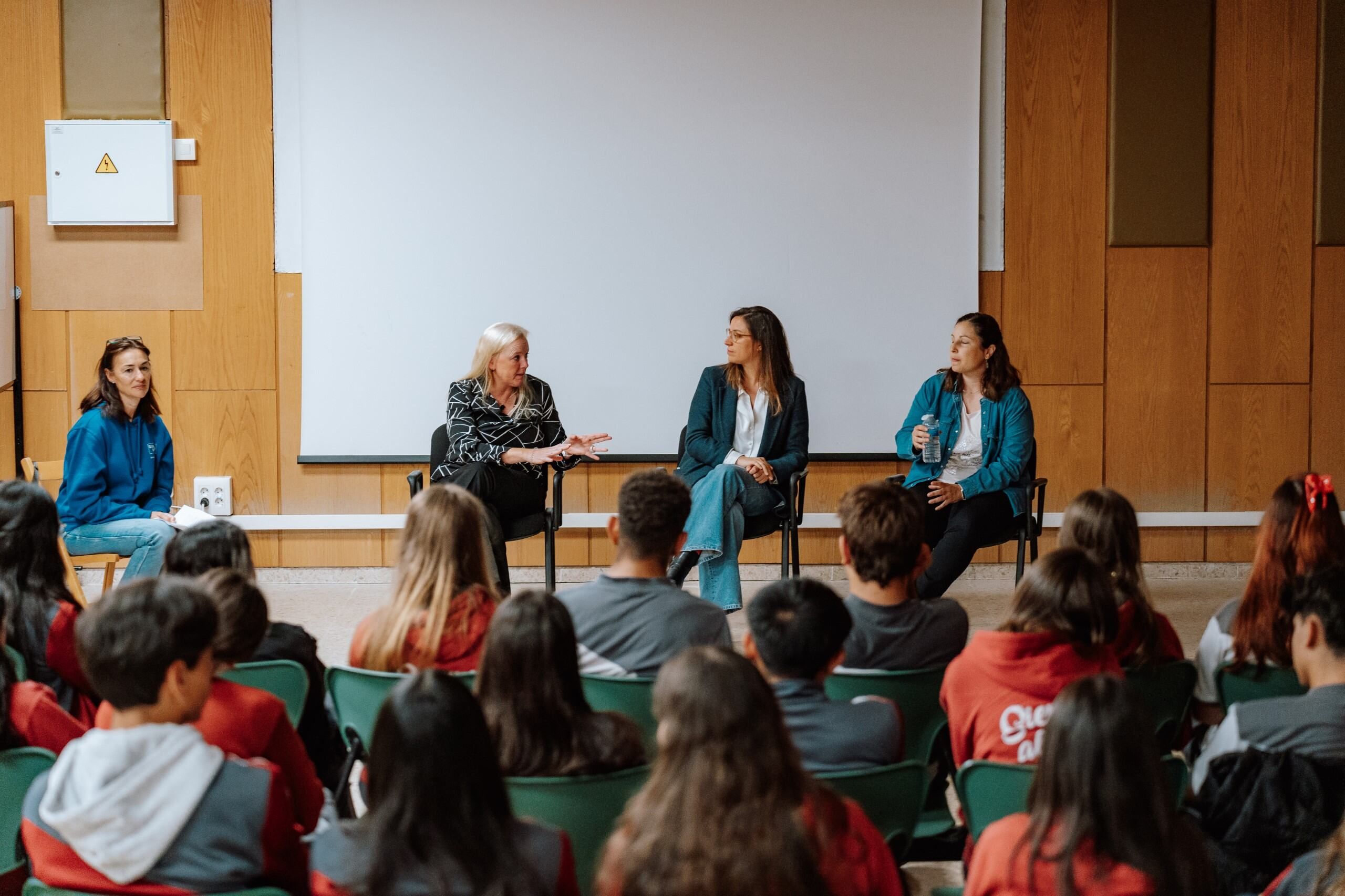 United Way Da de la Mujer y la Nia en la Ciencia I