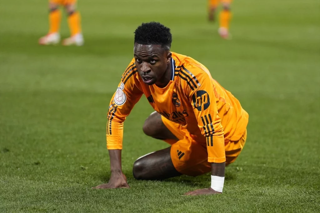 Los números de Vinicius asustan… a Florentino Pérez 1 El Real Madrid preocupado por el bajón de rendimiento de Vinicius. Fuente: agencias