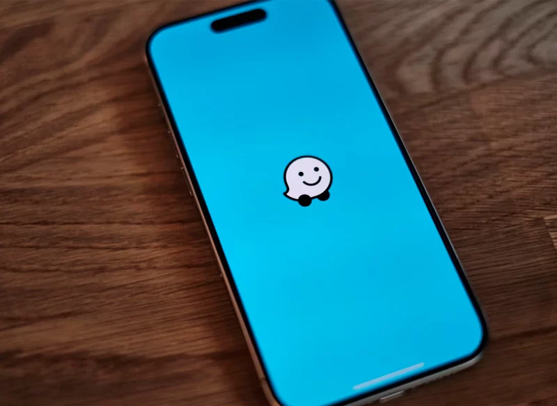 Convierte Waze en una app GPS infalible instalándole esta tecnología en tu móvil o tu coche