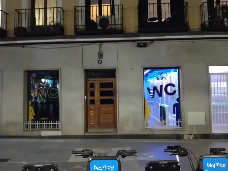 El nuevo negocio de Aldama: Convertir locales comerciales de Madrid en baños