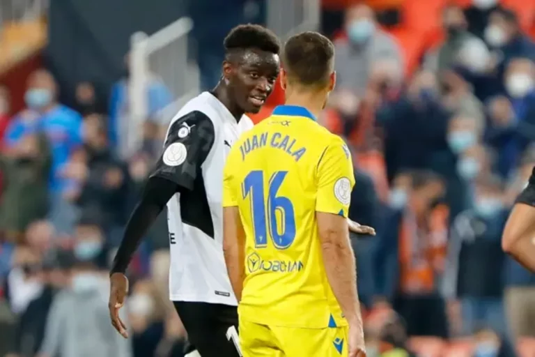 Diakhaby reabre la guerra contra racismo en España y recibe una brutal respuesta de Cala