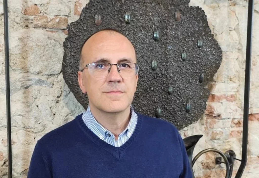 Enrique Hueso, alcalde de Navalmoral de la Mata: «Es un error garrafal cerrar Almaraz» 1 Enrique Hueso, alcalde de Navalmoral de la Mata (Cáceres), sale en defensa de alargar la vida útil de la central nuclear de Almaraz | Fuente: RRSS