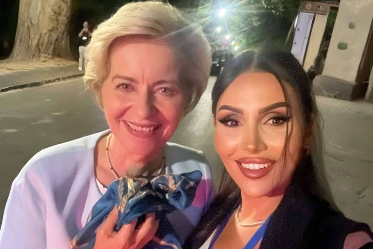 El gesto de Ursula von der Leyen en la Alhambra y un regalo que apareció en los medios internacionales