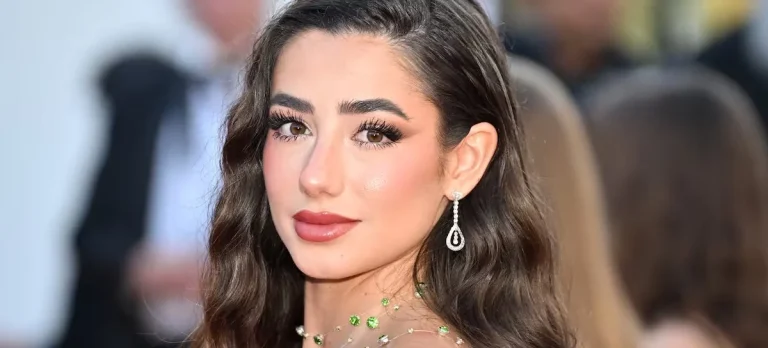 Lola Lolita pillada con una promesa del motociclismo español