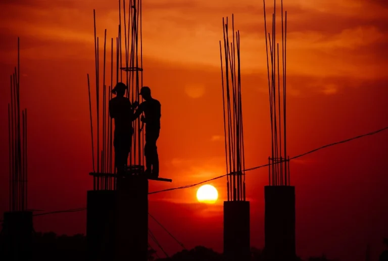 Guía para aprender oficios en España en 2025