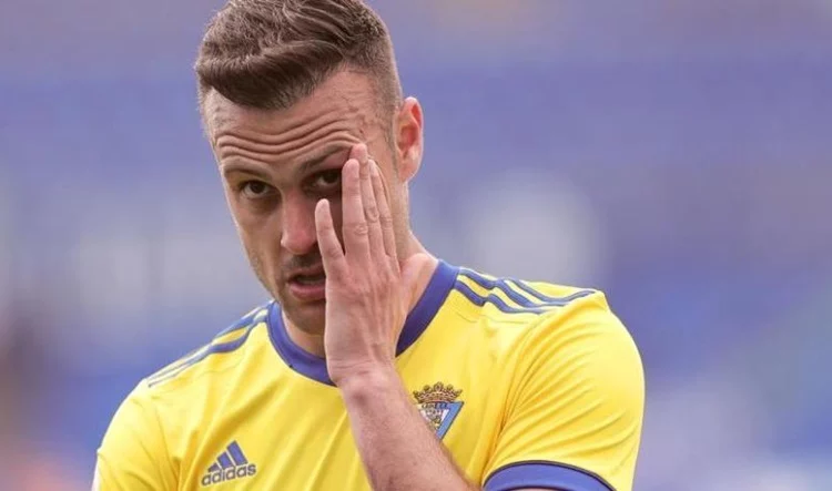 Diakhaby reabre la guerra contra racismo en España y recibe una brutal respuesta de Cala 1 La respuesta de Cala a Diakhaby Fuente: EFE