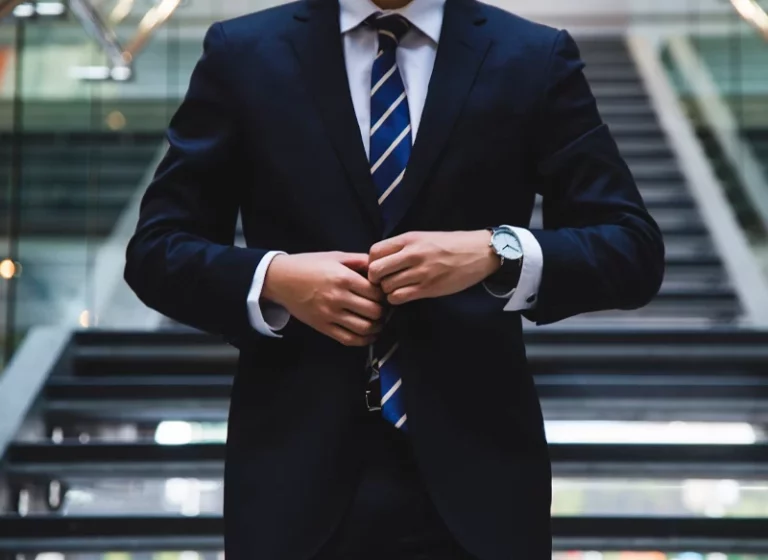 Llega el 'whale phishing', la nueva estafa para cazar a altos directivos