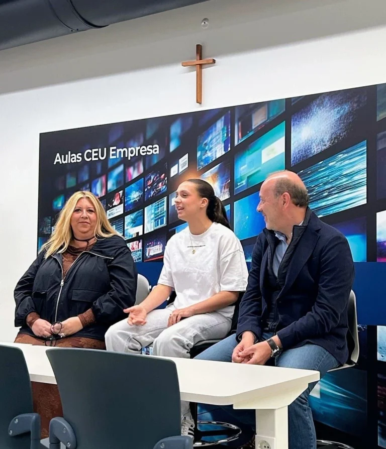 Merca2 y el CEU repasan los beneficios del fútbol femenino