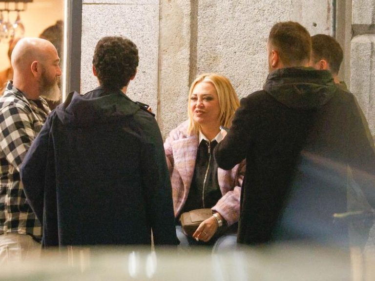 Belén Esteban disfruta al máximo de sus amistades en la noche madrileña