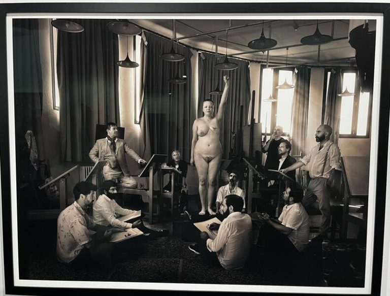 Las artistas pisan fuerte en ARCO al estilo Delacroix