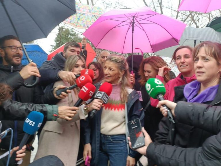 Yolanda Díaz llama a 