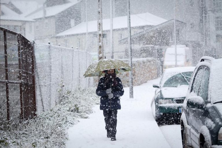 La borrasca Konrad azota España: Alertas por lluvia torrencial, nieve y fuerte oleaje. Cantabria, en máxima alerta