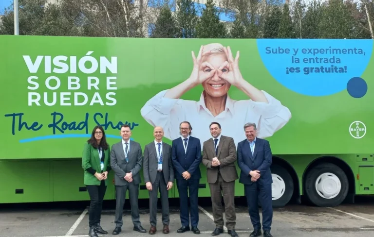 La campaña de salud visual de Bayer atiende a más de mil personas y cien profesionales