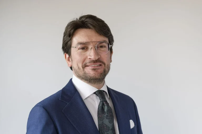 Hipotecas y compraventas seguirán al alza en 2025 por los recortes de los tipos y los precios repuntarán un 6%